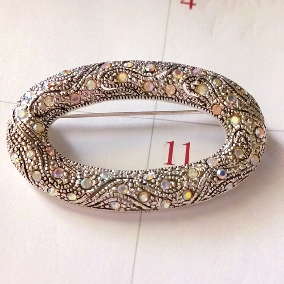 Sparkle Crystal Oval Silver Brooch - Picture 3 of 4
